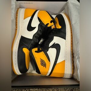 AIR JORDAN RETRO HIGH OG (Taxi/Black-Sail)